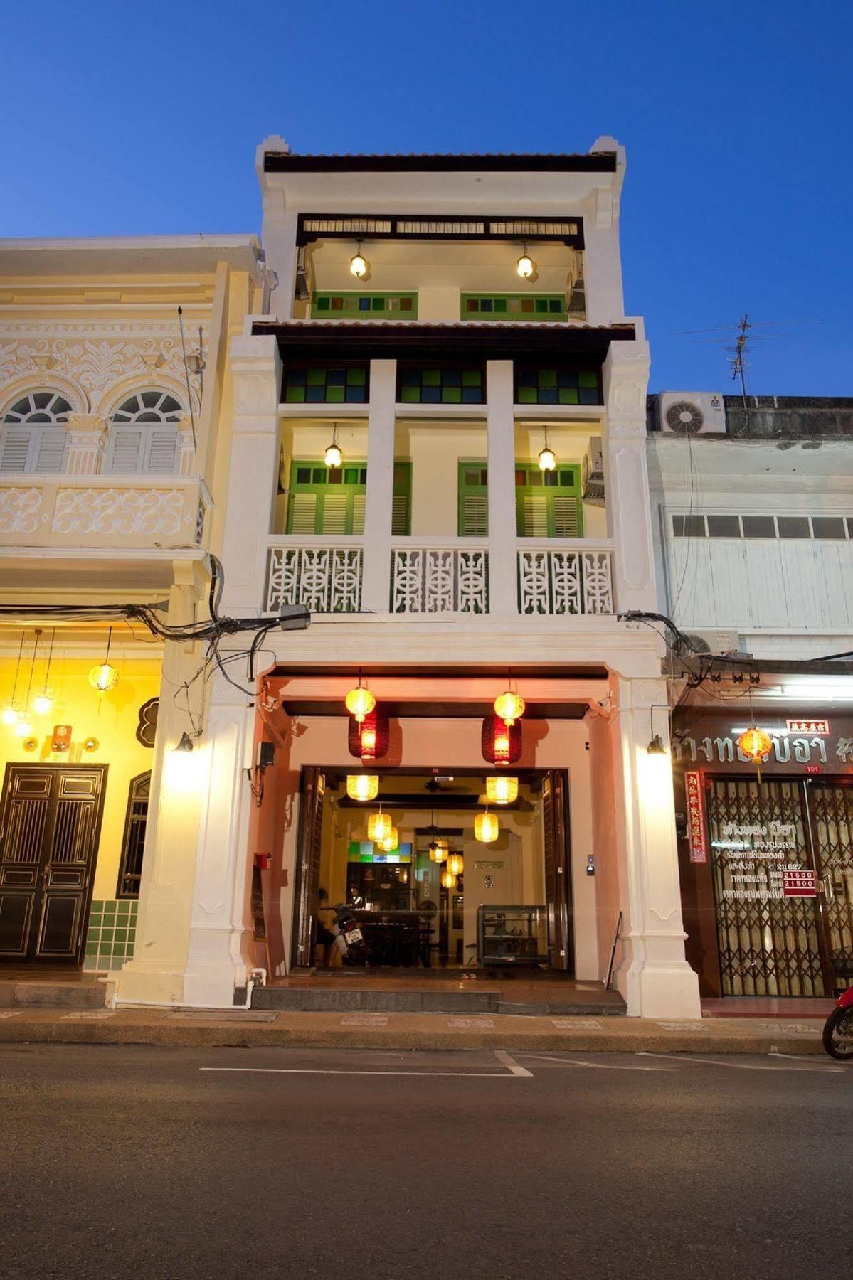 99 Oldtown Boutique Guesthouse Sha Extra Plus Phuket Exterior photo
